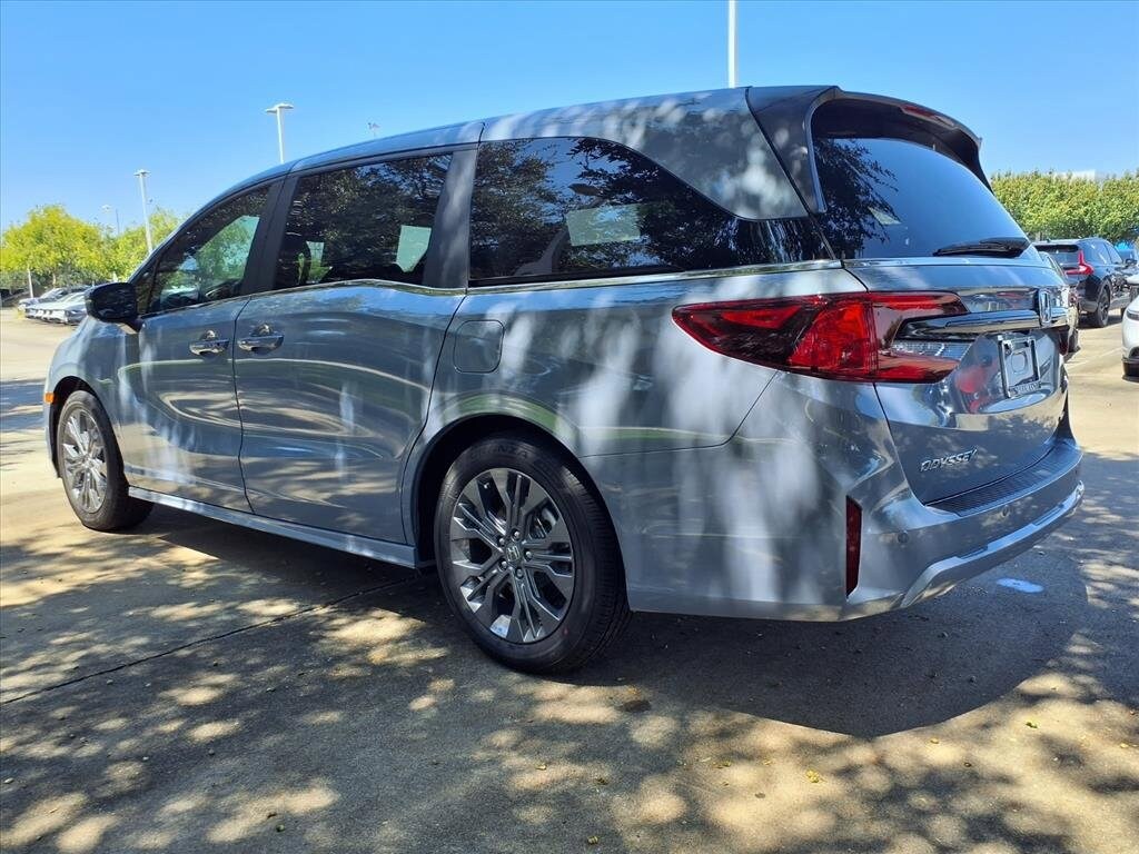 2026 Honda Odyssey Touring photo 2