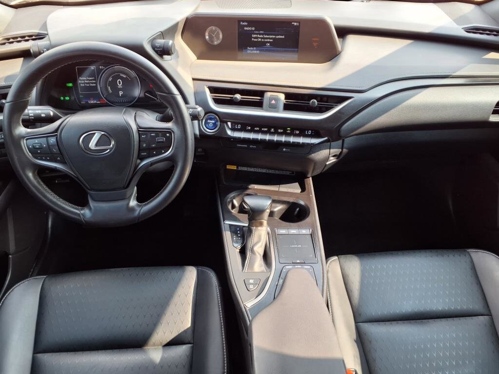 2021 Lexus UX 250h photo 4