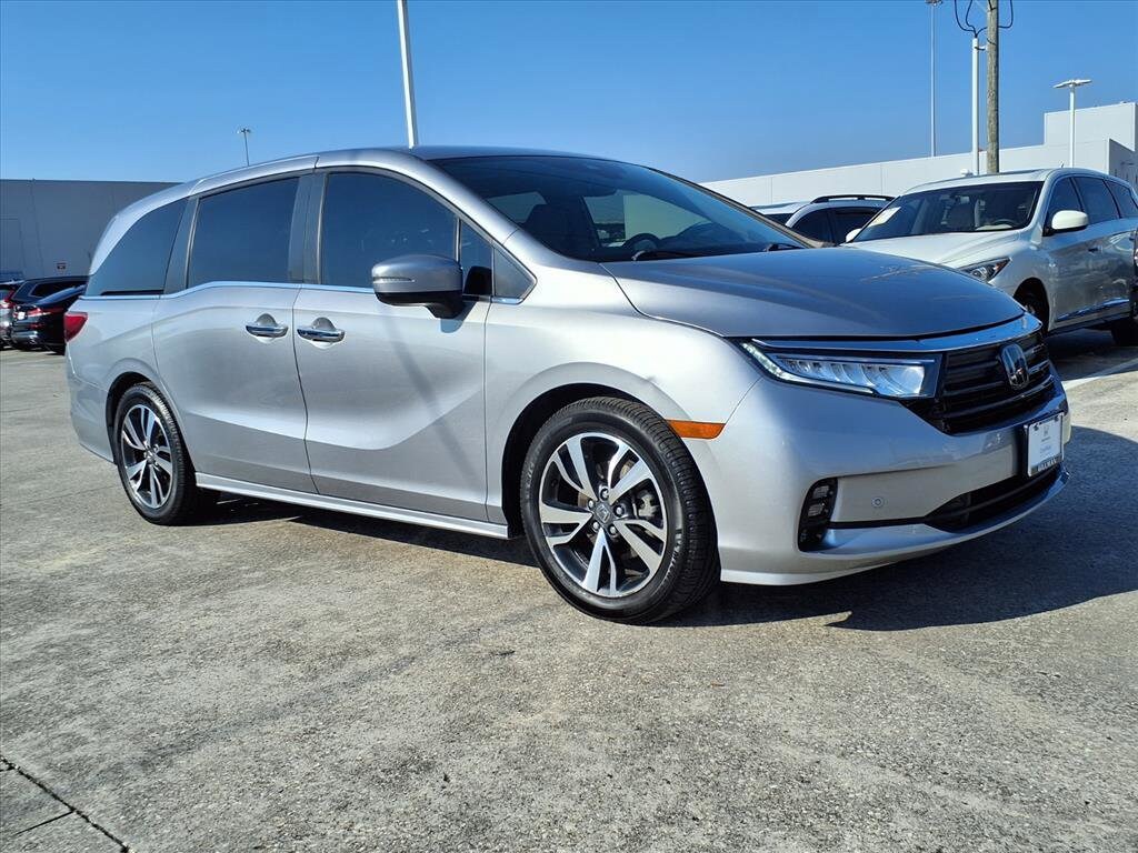 2022 Honda Odyssey Touring photo 2