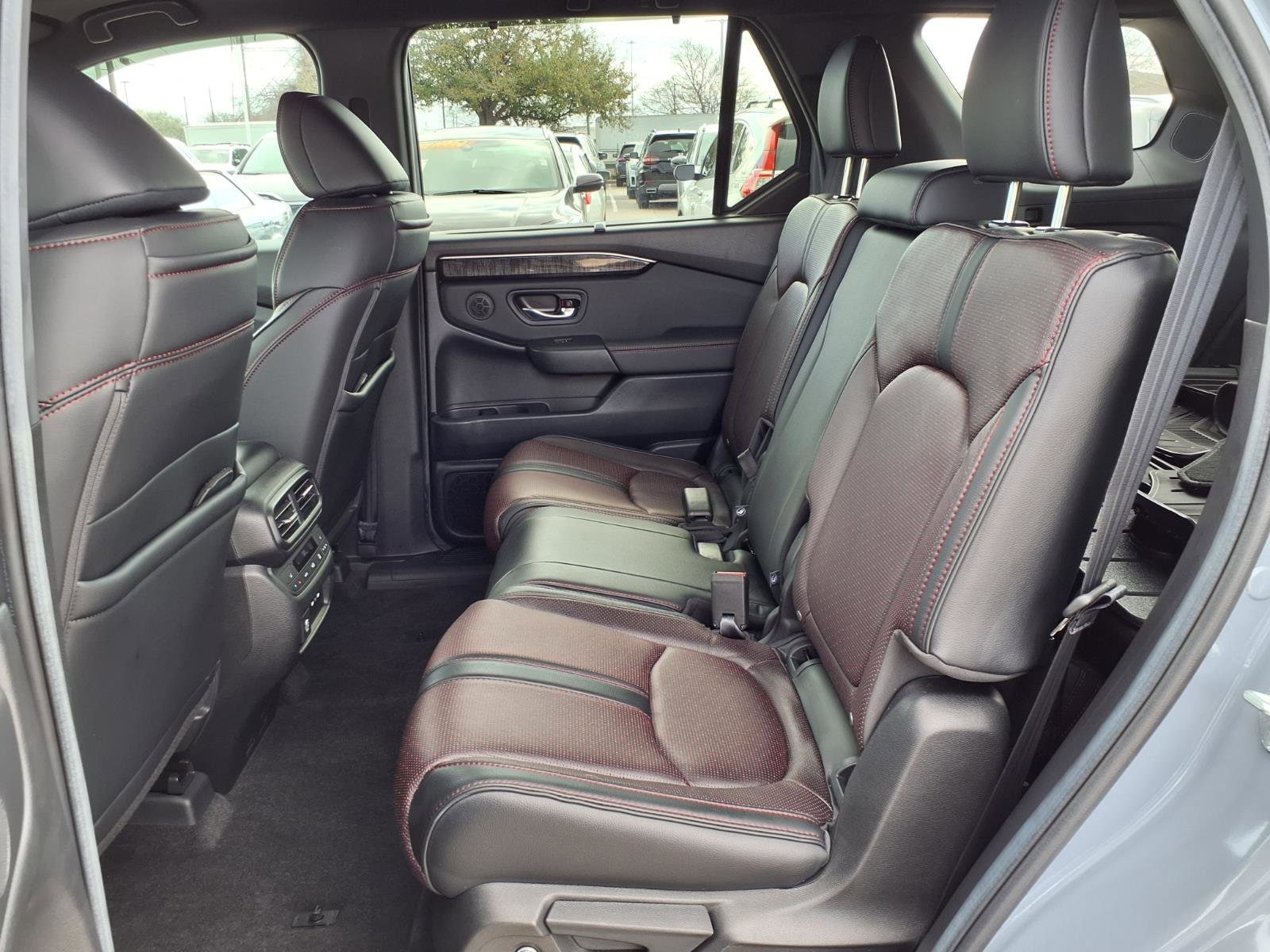 2025 Honda Pilot Black Edition - Photo 19