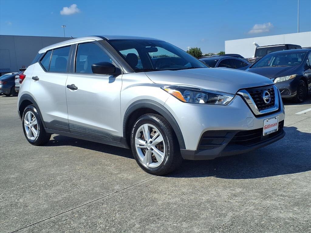 2020 Nissan Kicks S photo 2