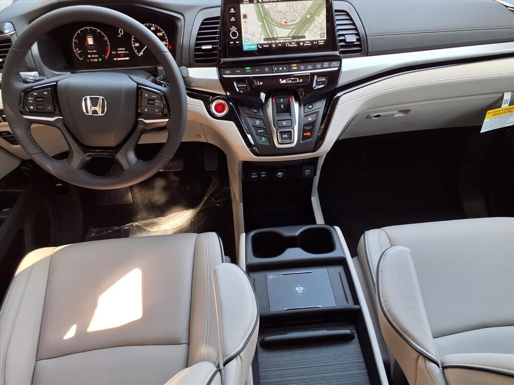 2026 Honda Odyssey Touring photo 3