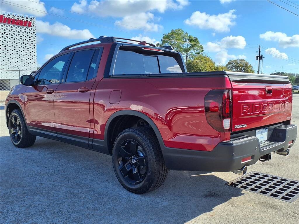2025 Honda Ridgeline Black Edition photo 3
