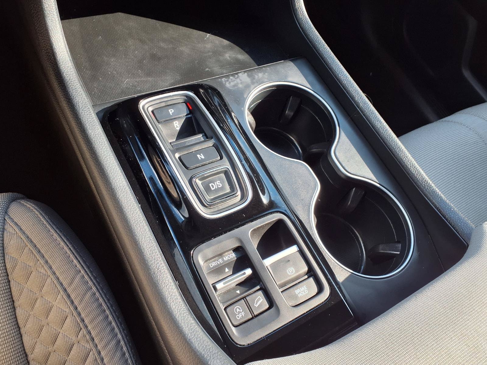 2023 Honda Pilot LX - Photo 11