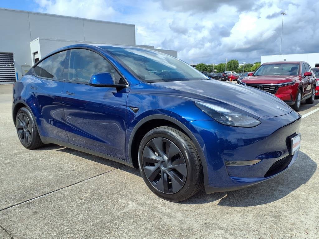 Used 2024 Tesla Model Y Long Range with VIN 7SAYGDED6RA303347 for sale in Houston, TX