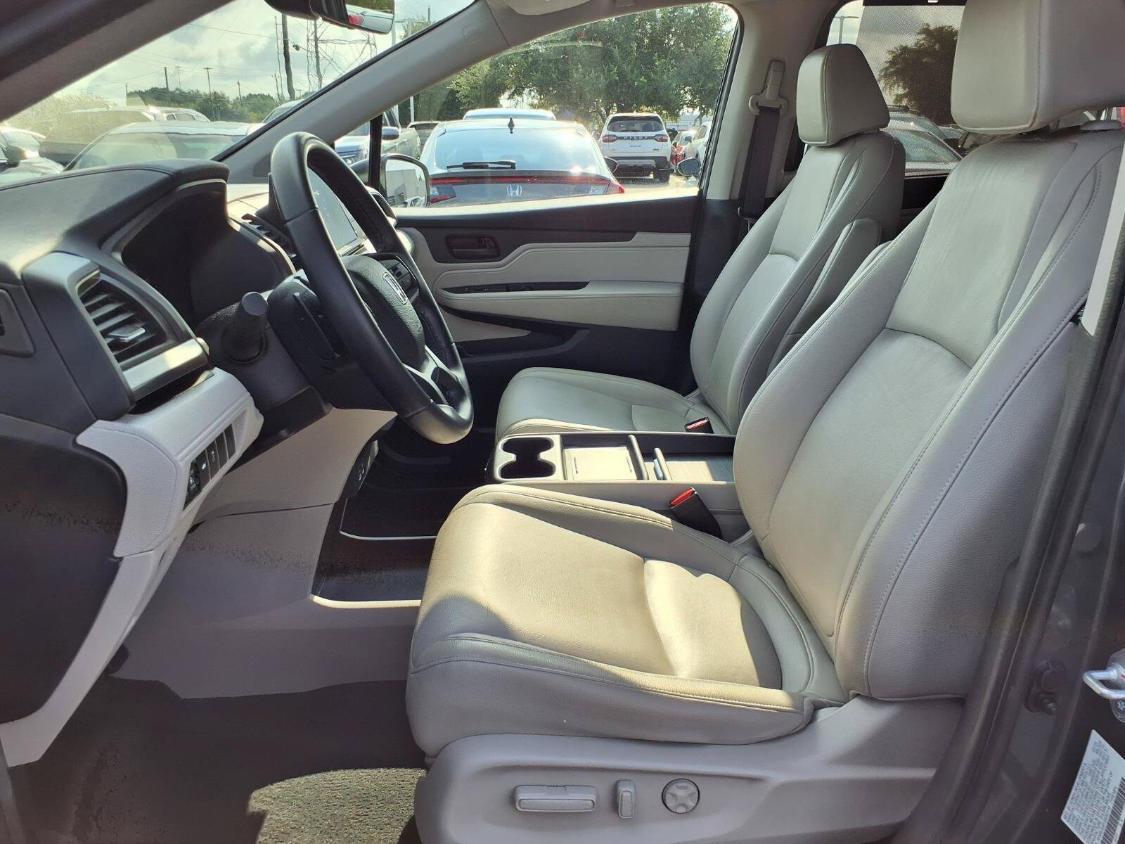 2025 Honda Odyssey EX-L - Photo 18