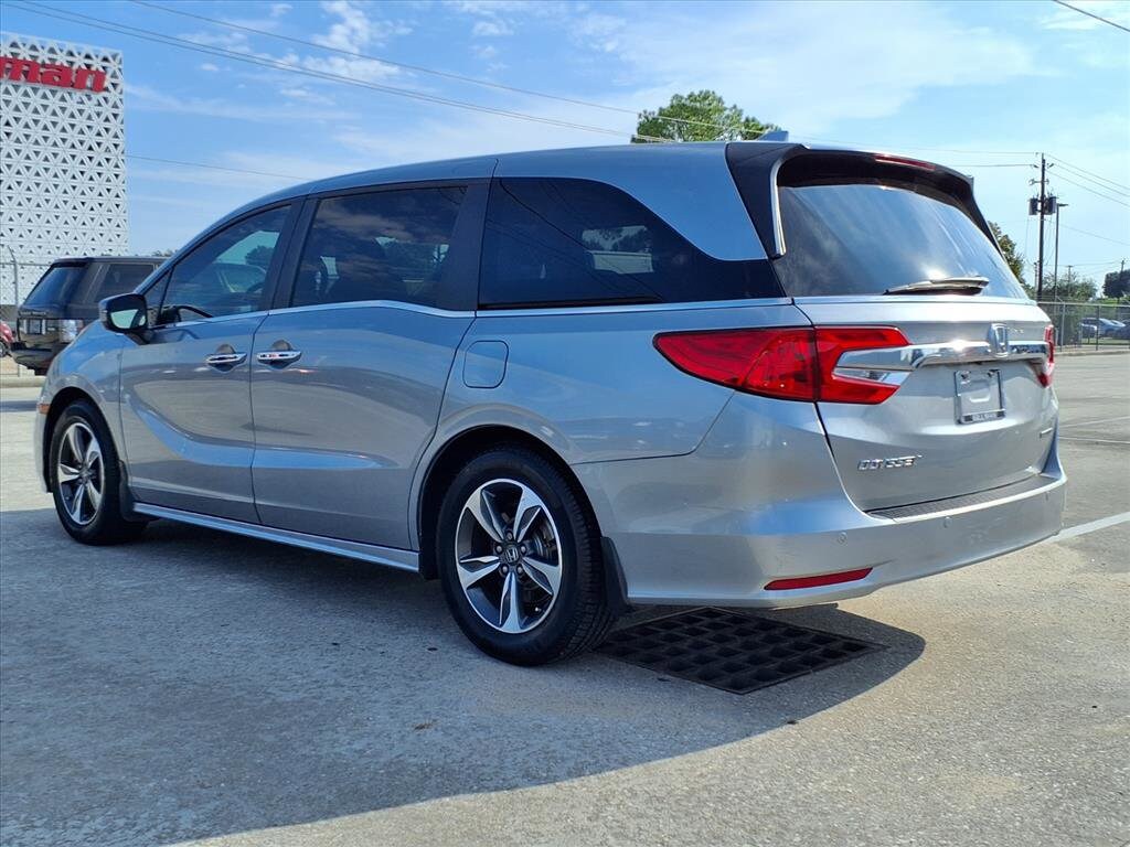 2020 Honda Odyssey Touring photo 2