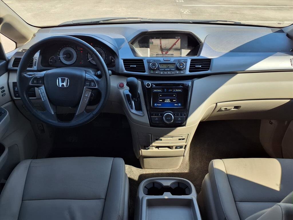 2014 Honda Odyssey Touring photo 4
