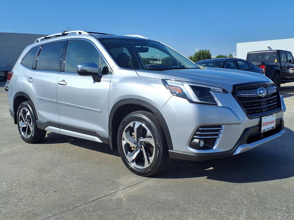 2023 Subaru Forester Touring photo 2