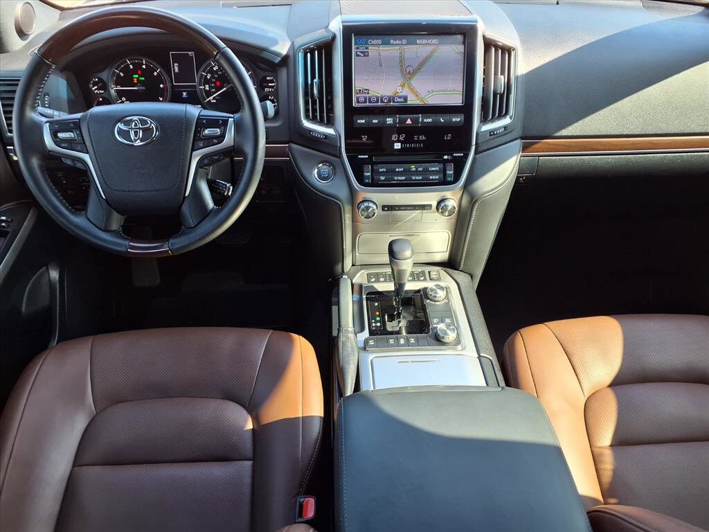 2021 Toyota Land Cruiser photo 2