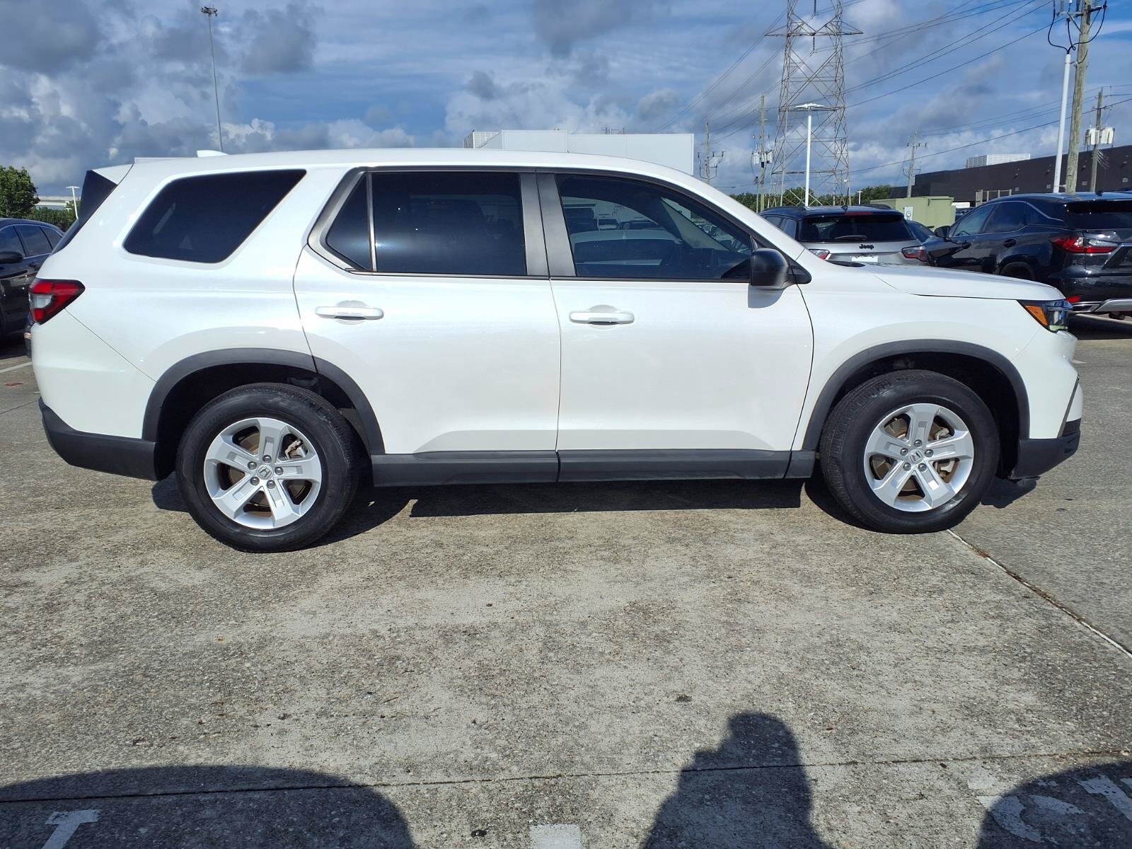 2023 Honda Pilot LX - Photo 25