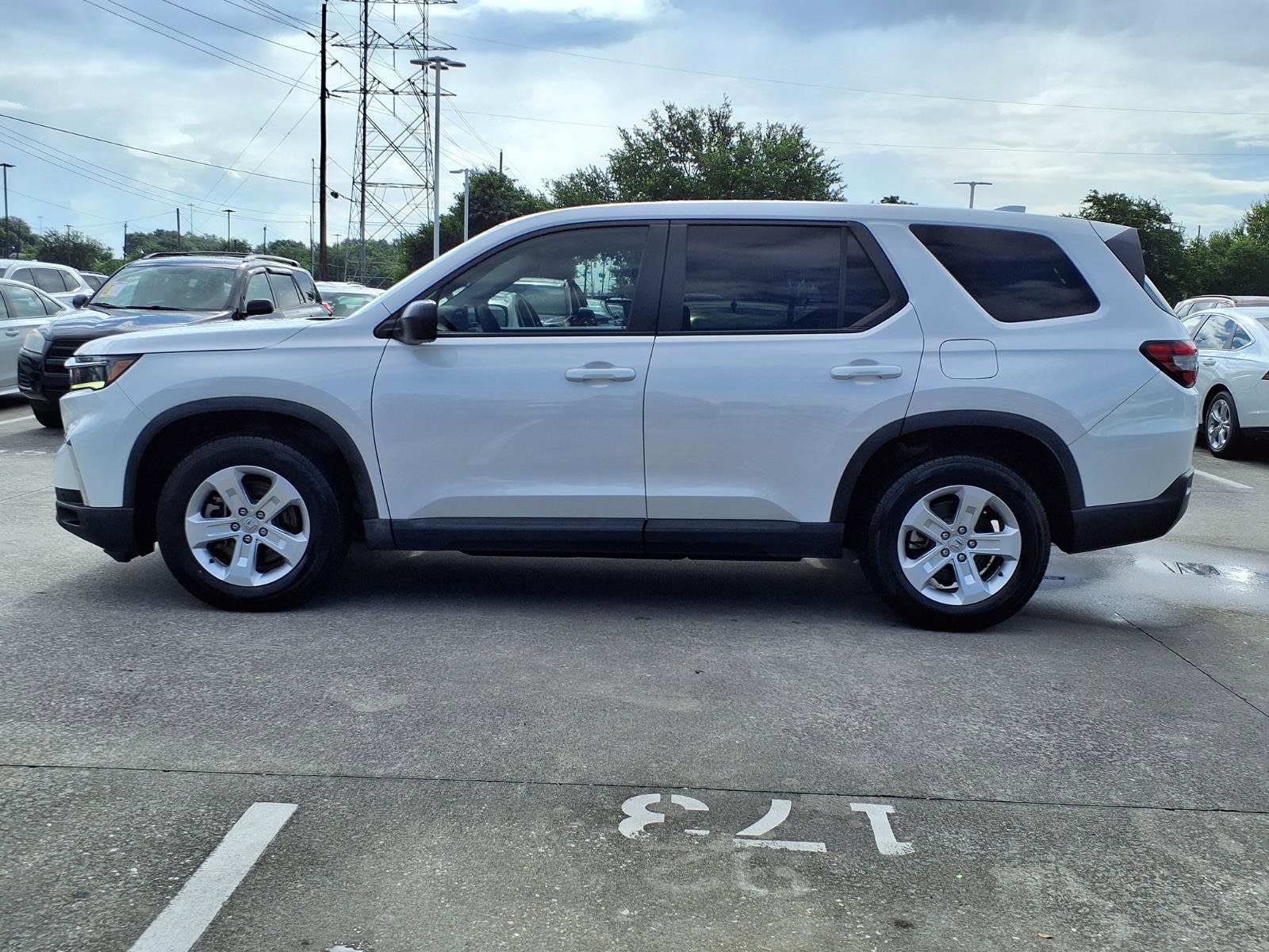 2023 Honda Pilot LX - Photo 23