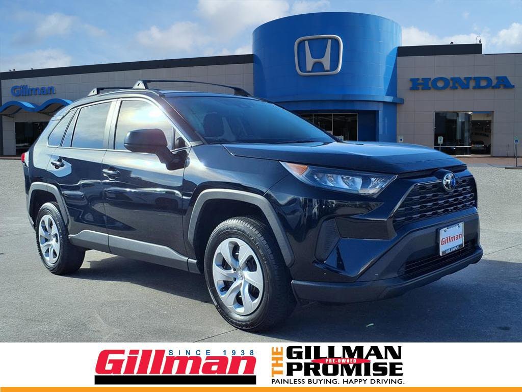 2021 Toyota RAV4 LE's photo