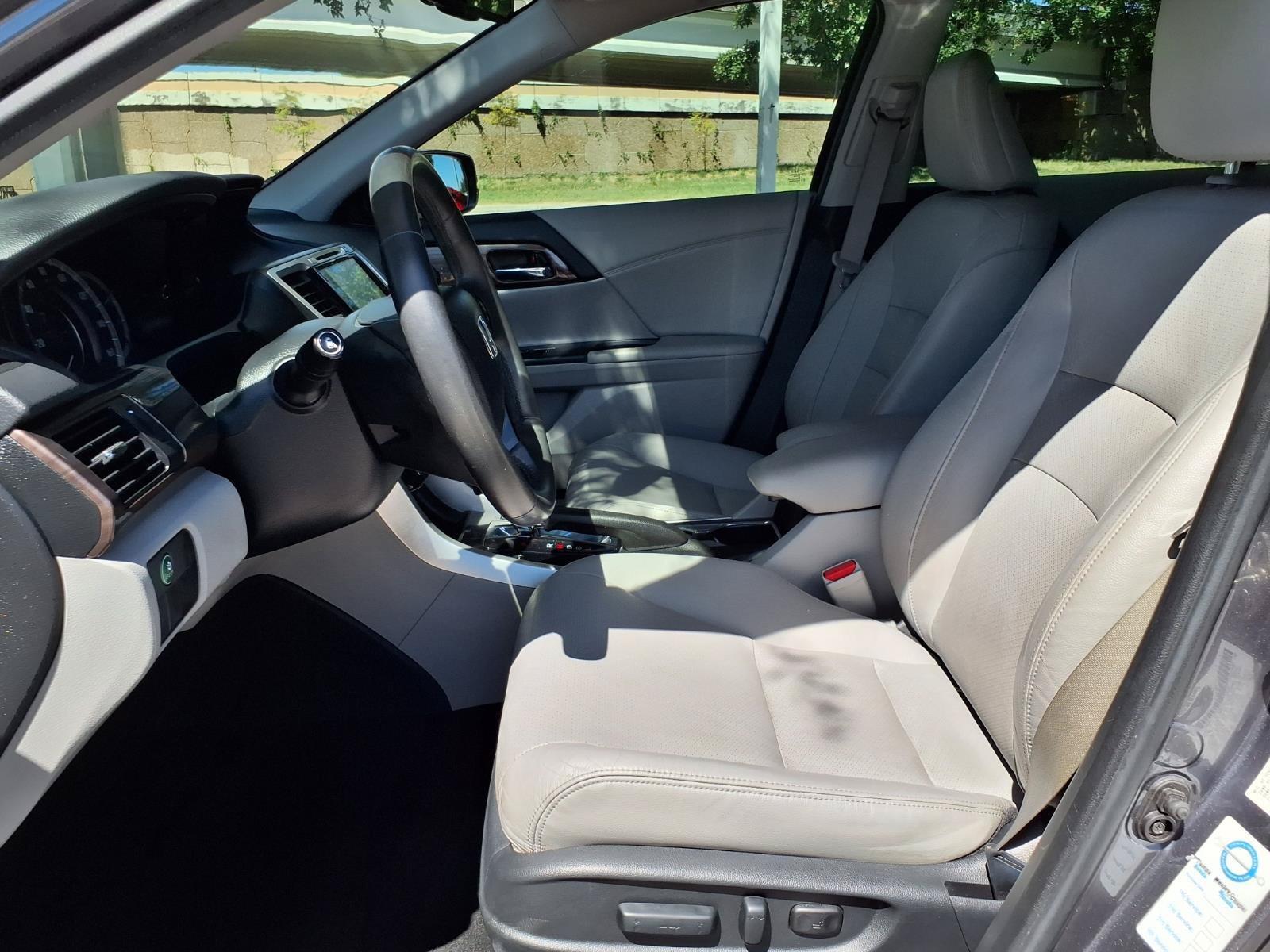 2016 Honda Accord EX-L - Photo 18