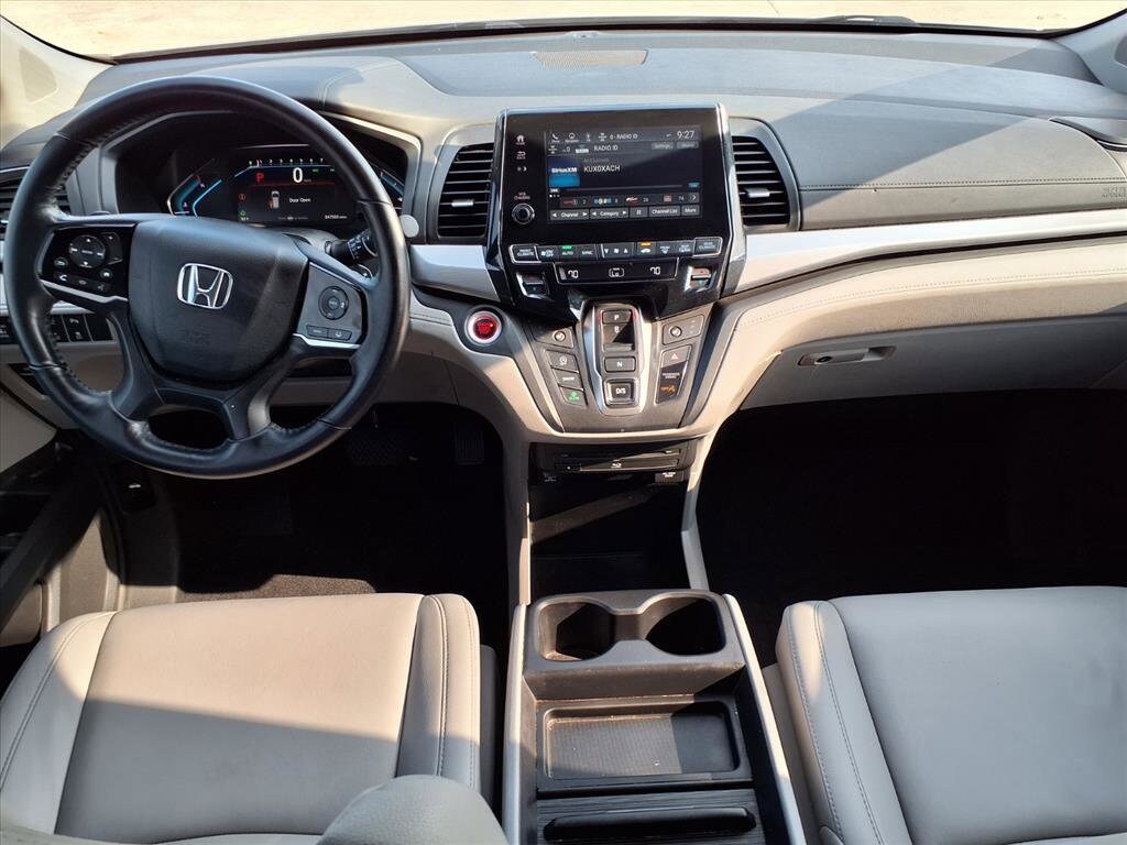 2020 Honda Odyssey Touring photo 3