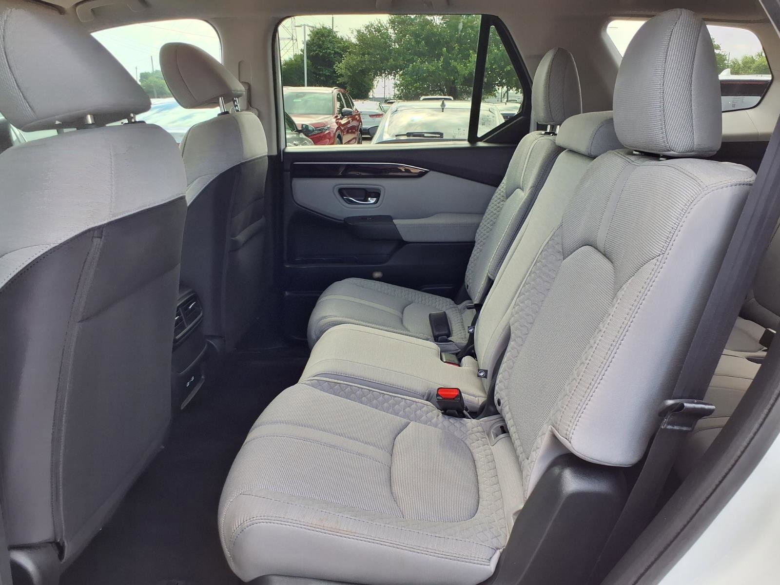 2023 Honda Pilot LX - Photo 18