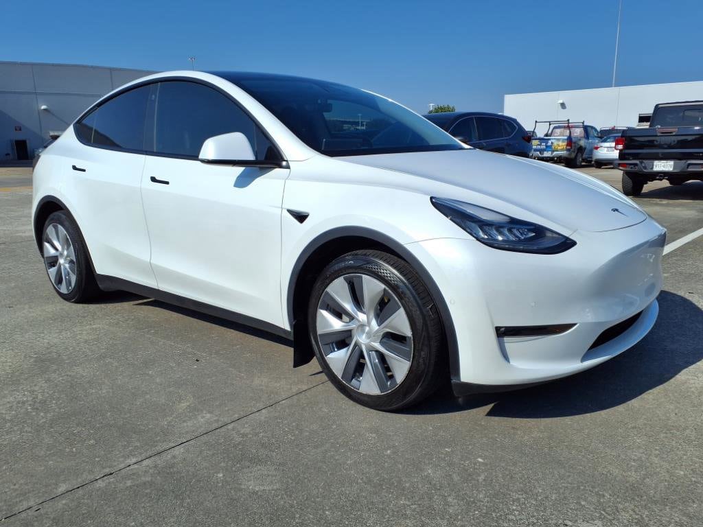 Used 2021 Tesla Model Y Long Range with VIN 5YJYGAEE5MF255002 for sale in Northfield, Minnesota