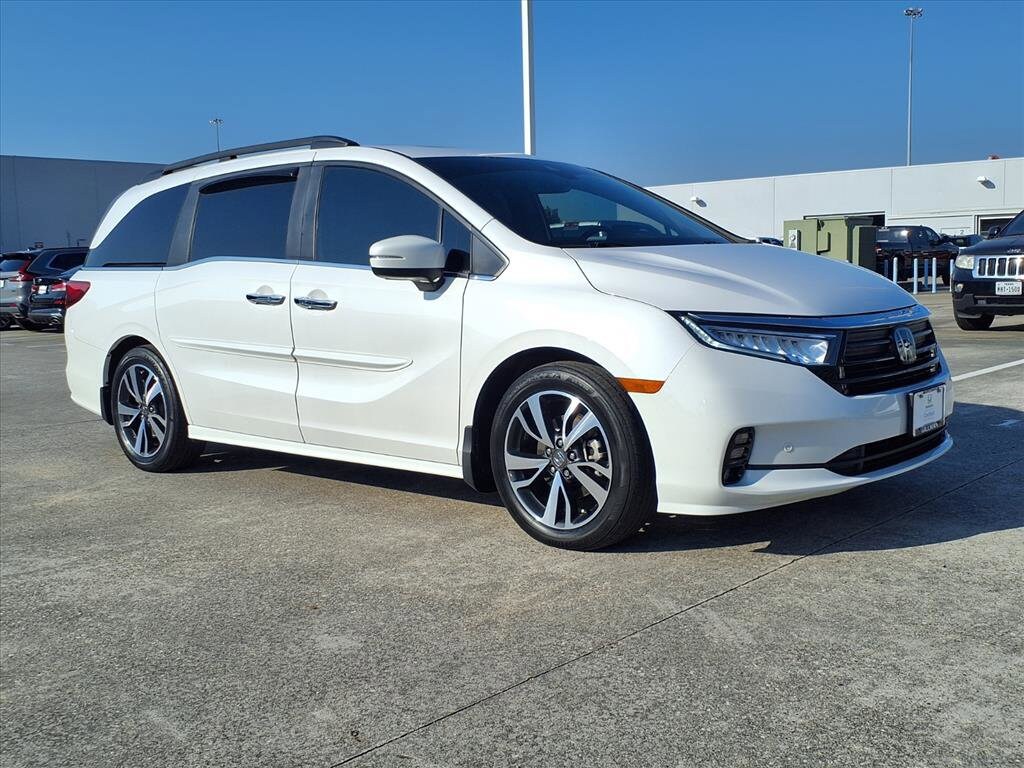 2024 Honda Odyssey Touring photo 2