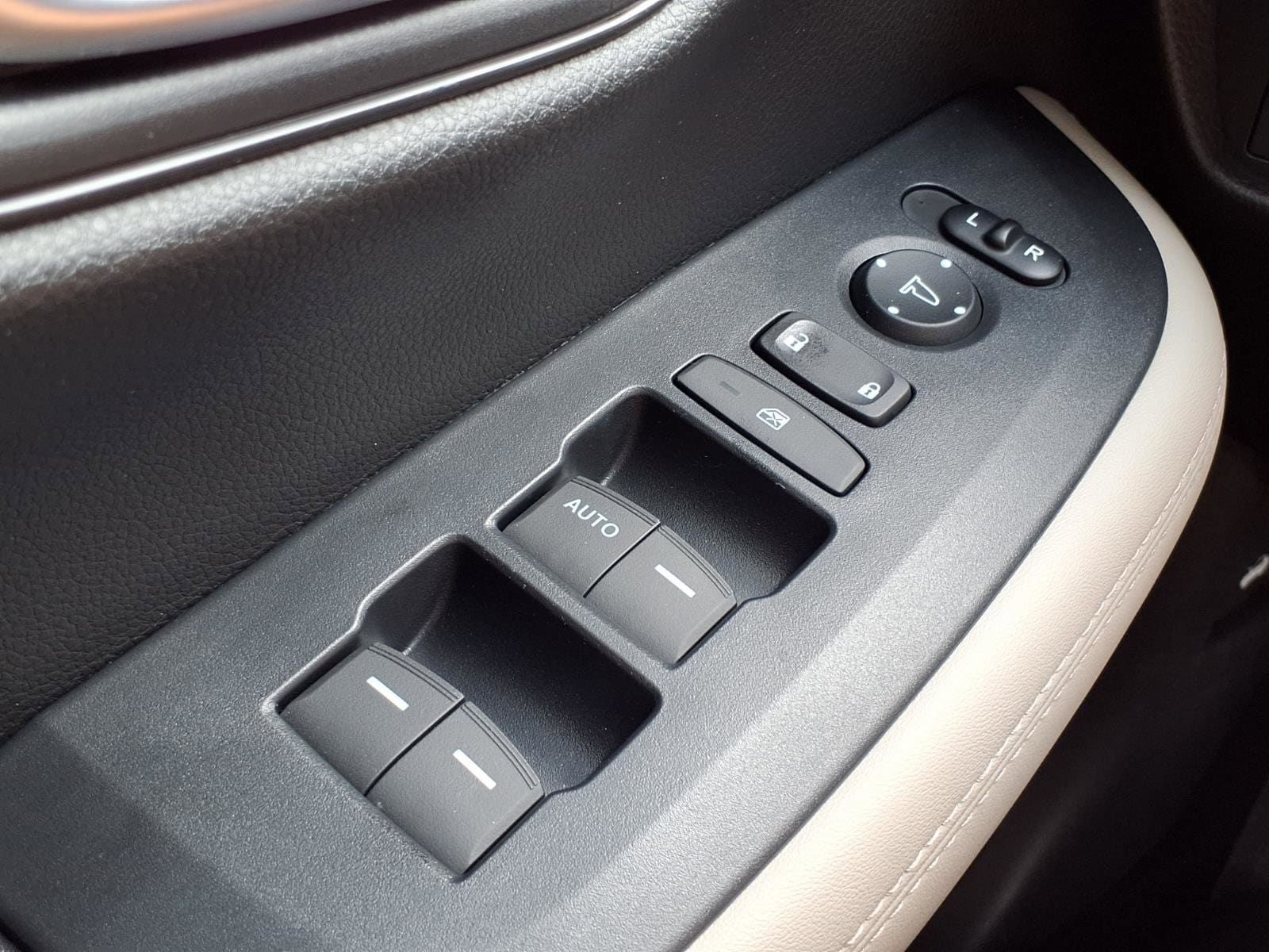2026 Honda HR-V LX - Photo 9
