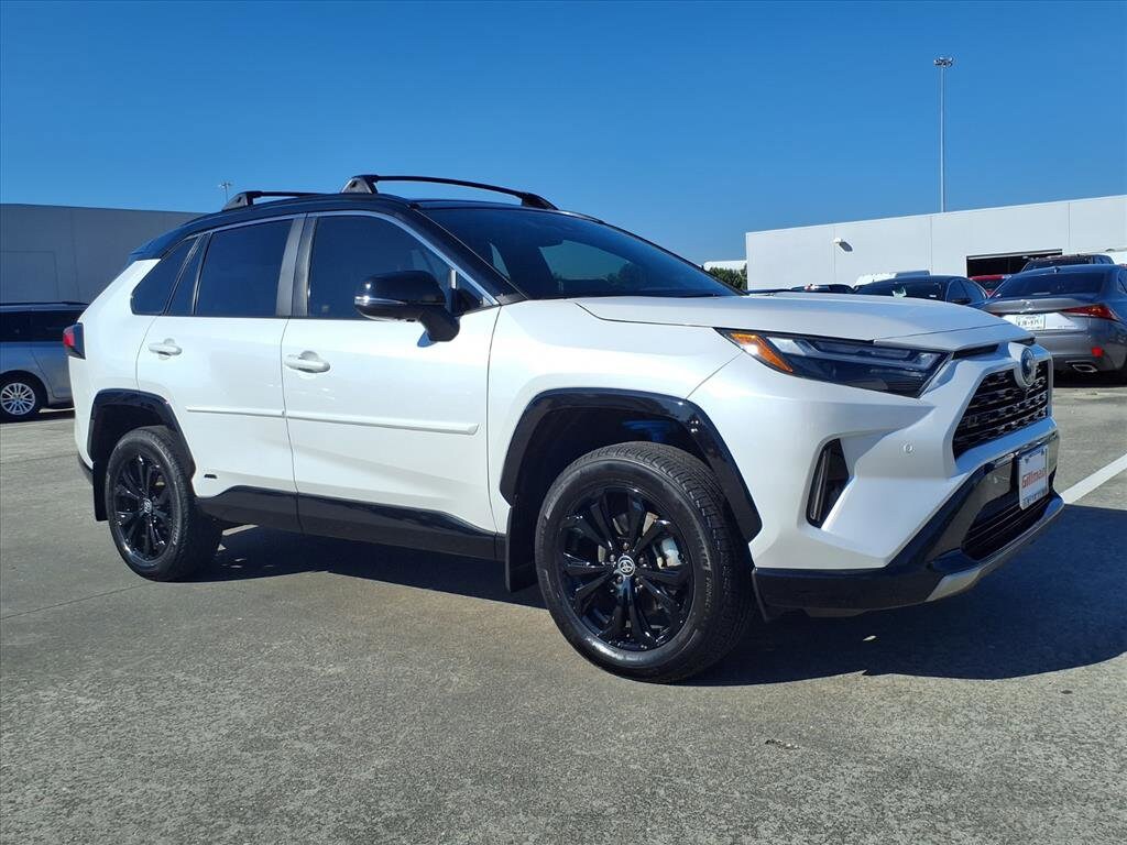 2024 Toyota RAV4 Hybrid XSE photo 2