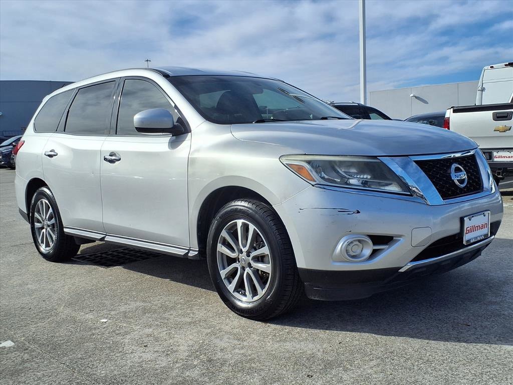 2014 Nissan Pathfinder S photo 2