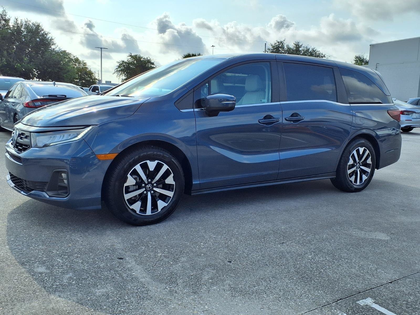2025 Honda Odyssey EX-L - Photo 23