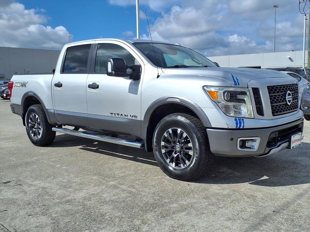 2018 Nissan Titan PRO-4X photo 2