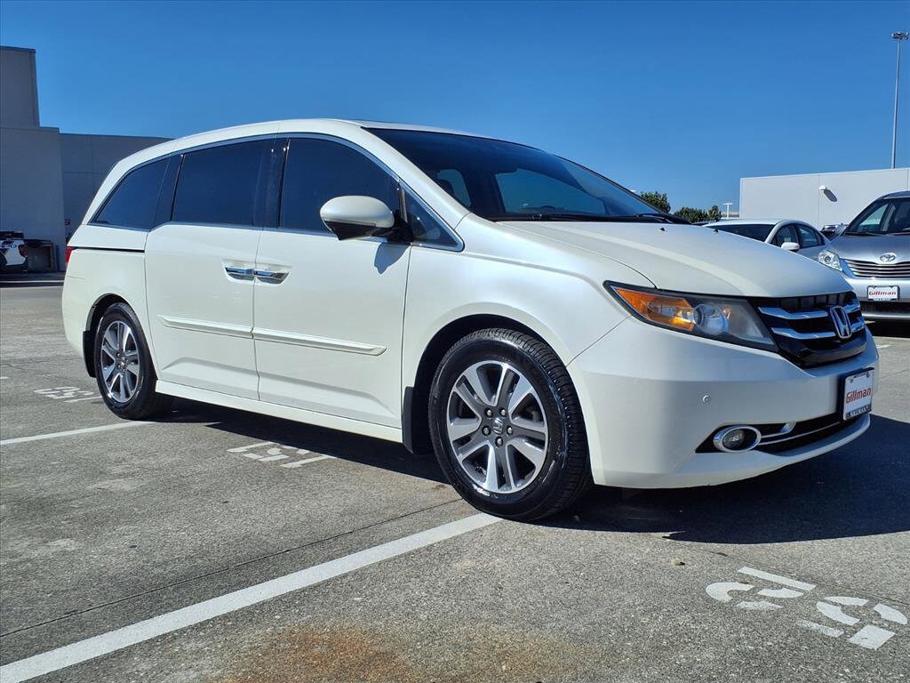 2014 Honda Odyssey Touring photo 2
