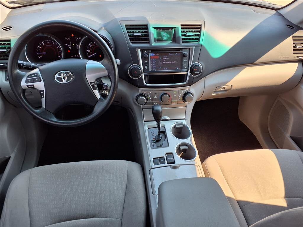 2013 Toyota Highlander Base Plus photo 3