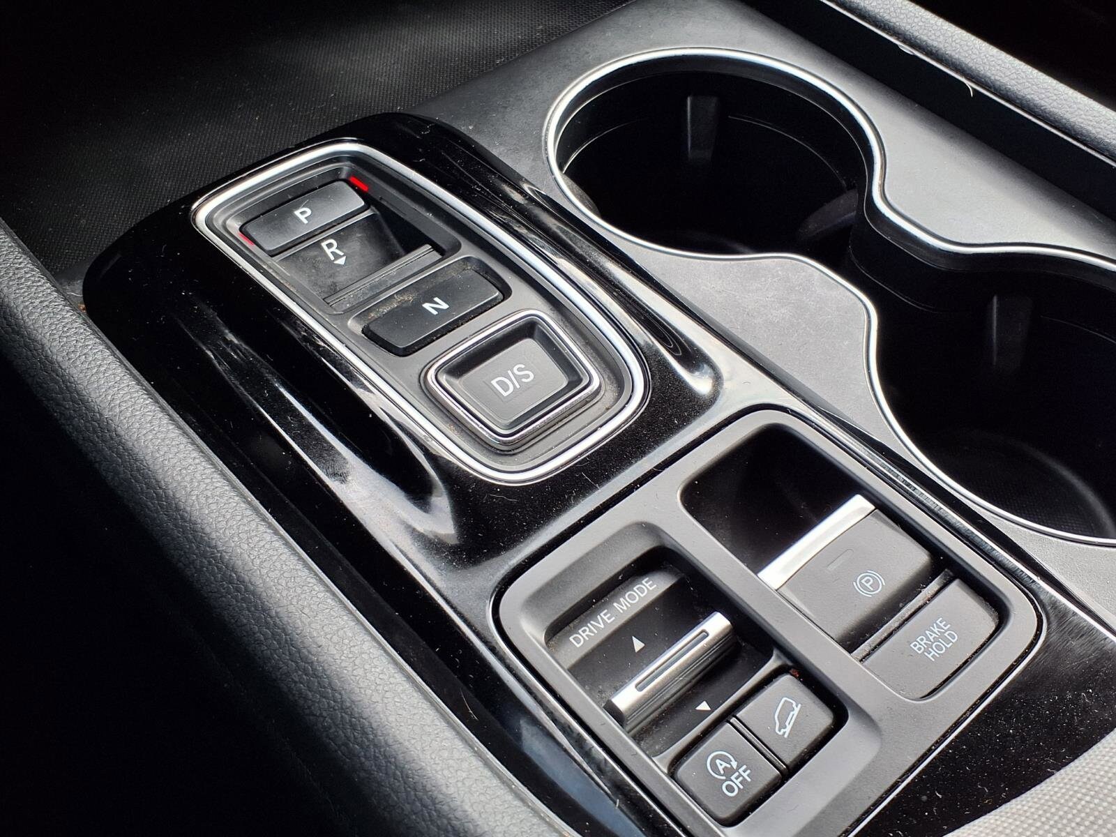 2023 Honda Pilot LX - Photo 12