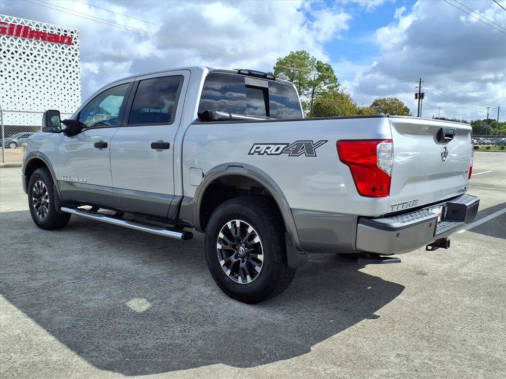 2018 Nissan Titan PRO-4X photo 3
