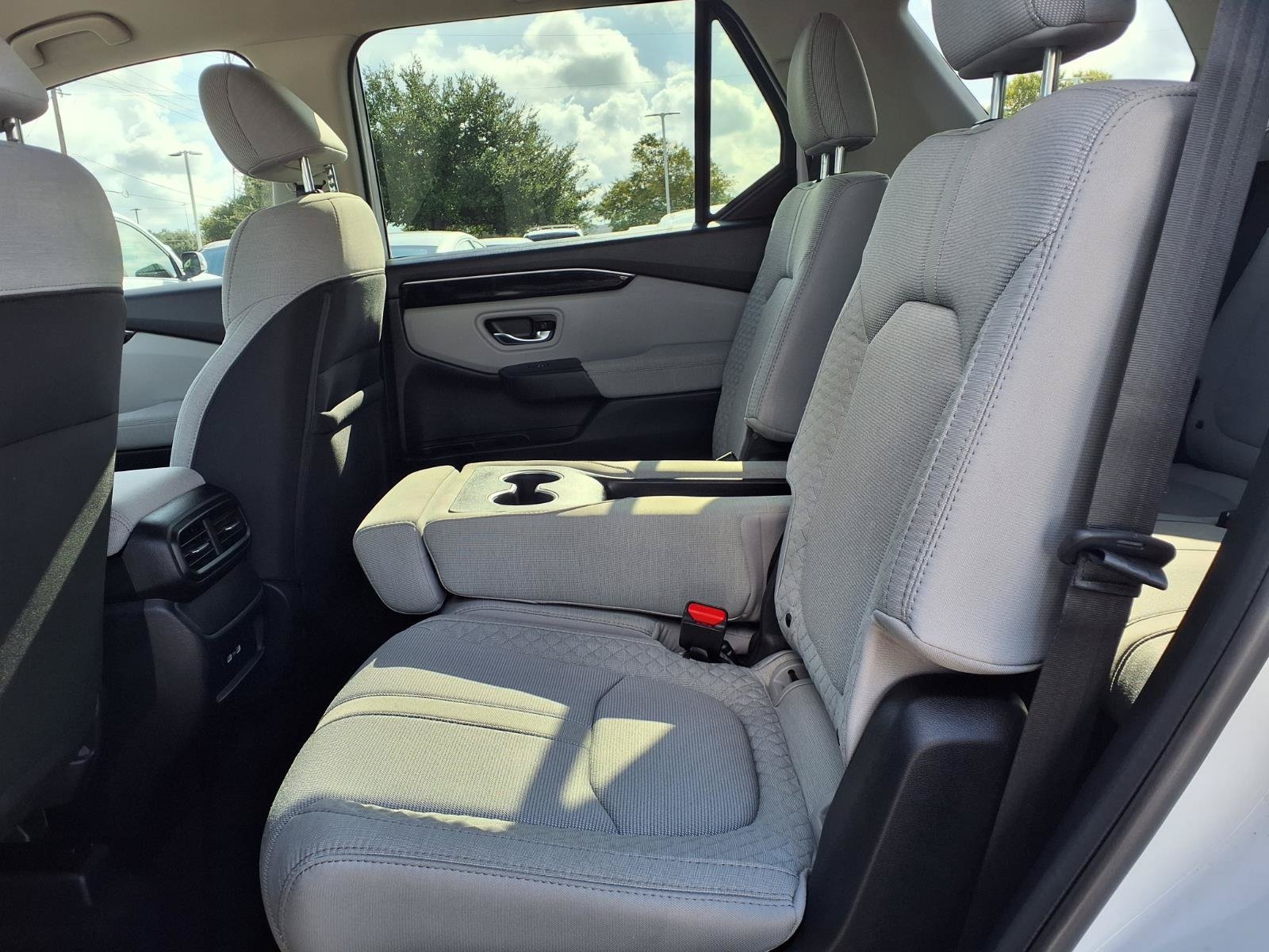 2023 Honda Pilot LX - Photo 17