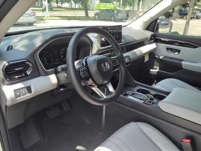 2025 Honda Pilot Touring photo 3