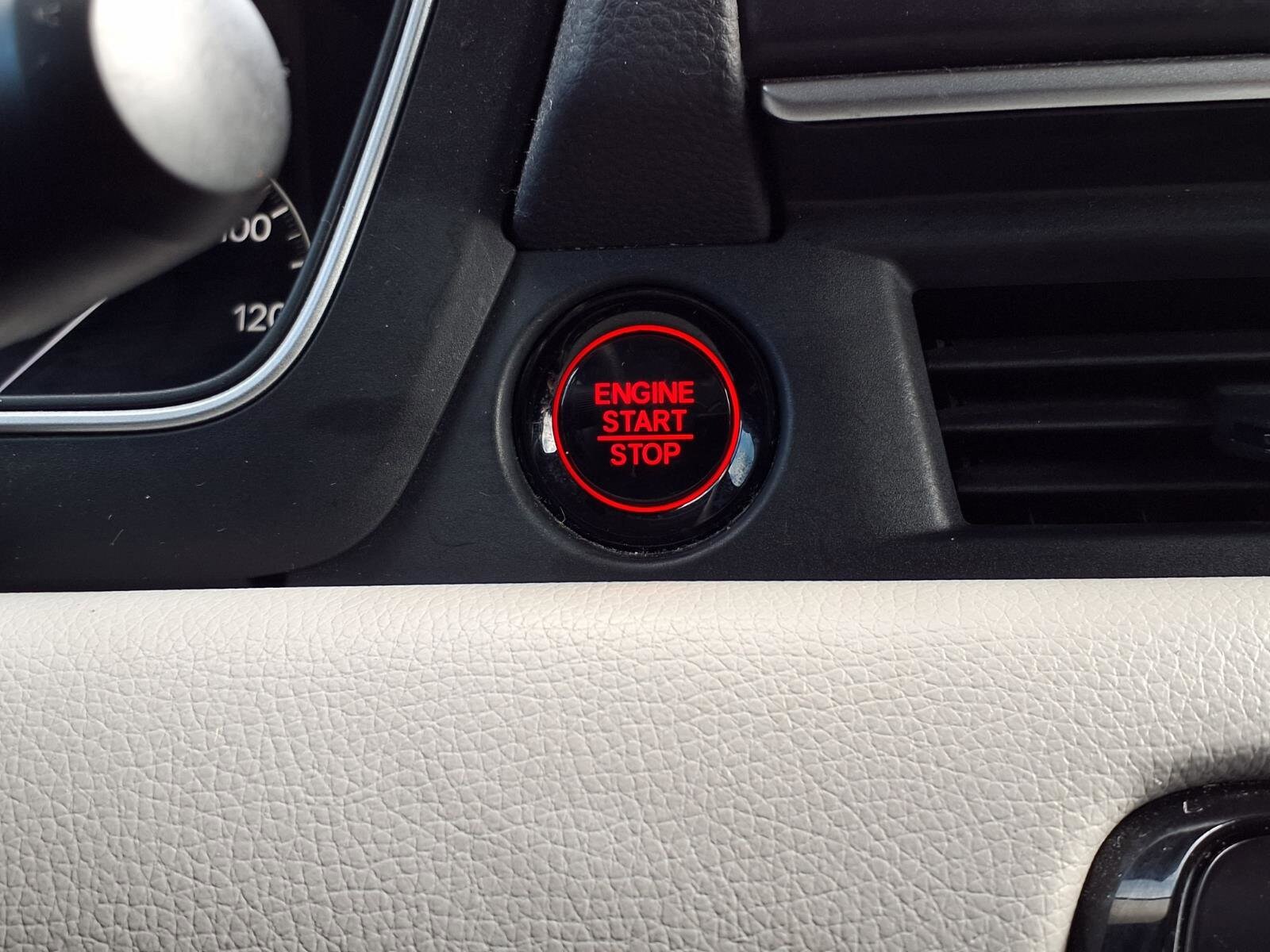 2023 Honda Pilot LX - Photo 11
