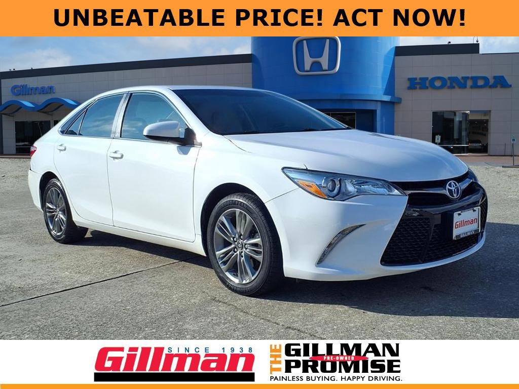 2017 Toyota Camry SE's photo