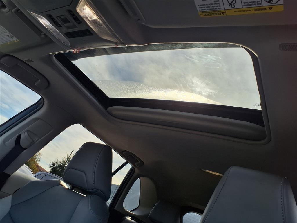 2023 Toyota RAV4 XLE Premium photo 3