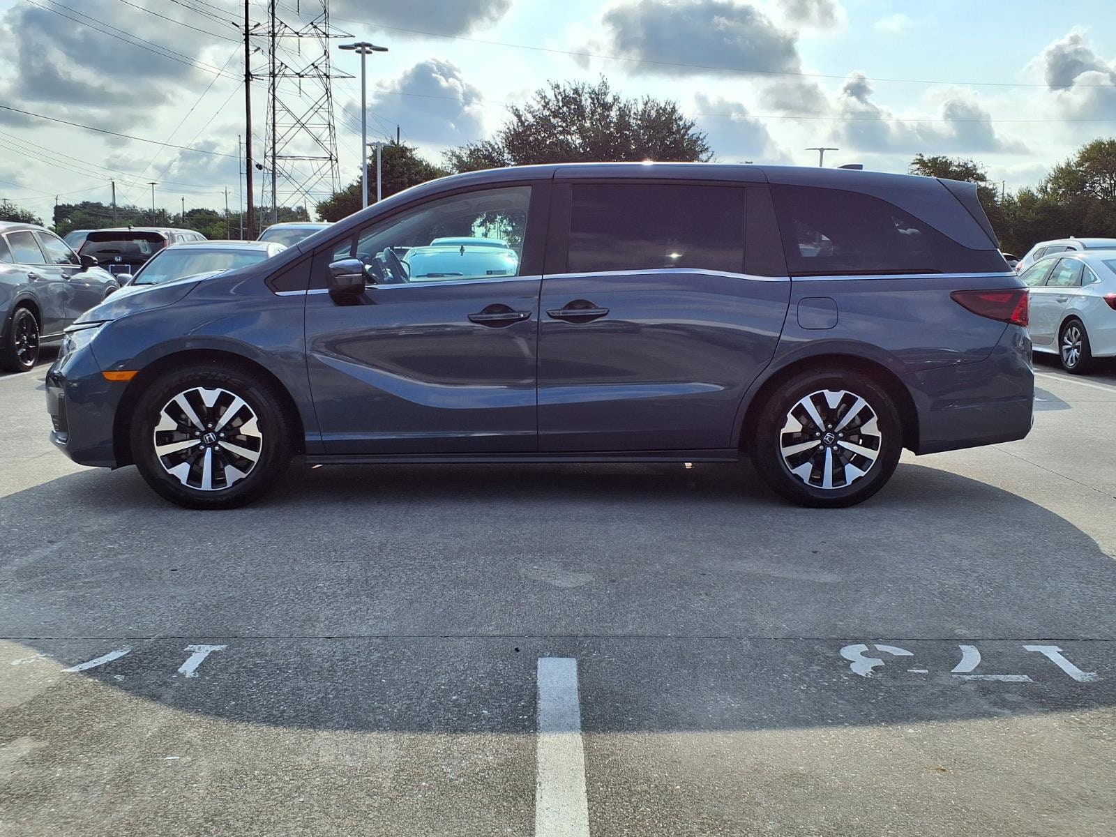 2025 Honda Odyssey EX-L - Photo 24