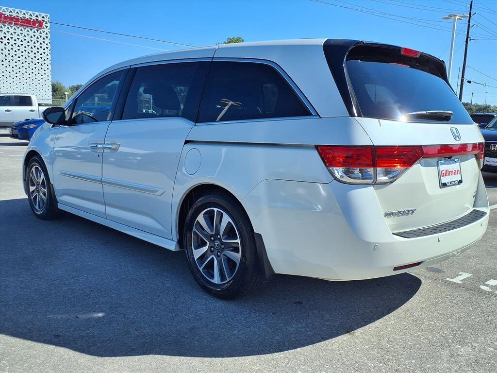 2014 Honda Odyssey Touring photo 3