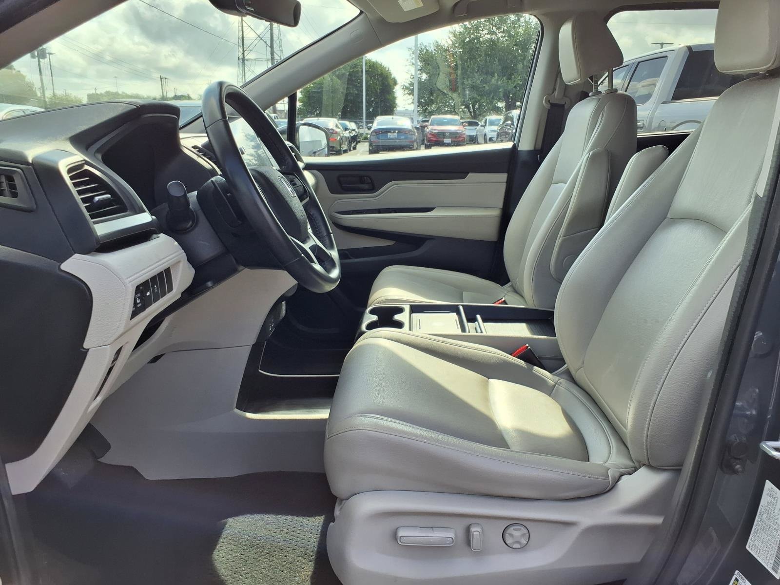 2025 Honda Odyssey EX-L - Photo 17