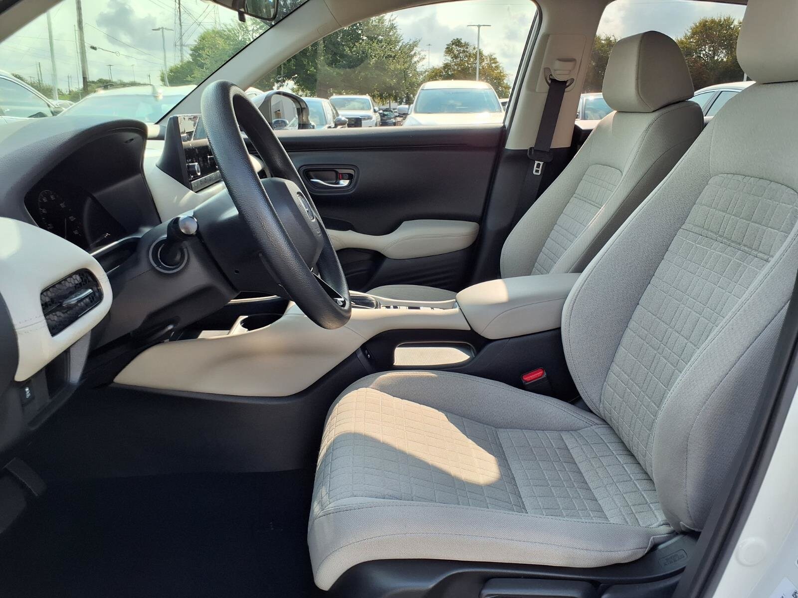 2025 Honda HR-V LX - Photo 17