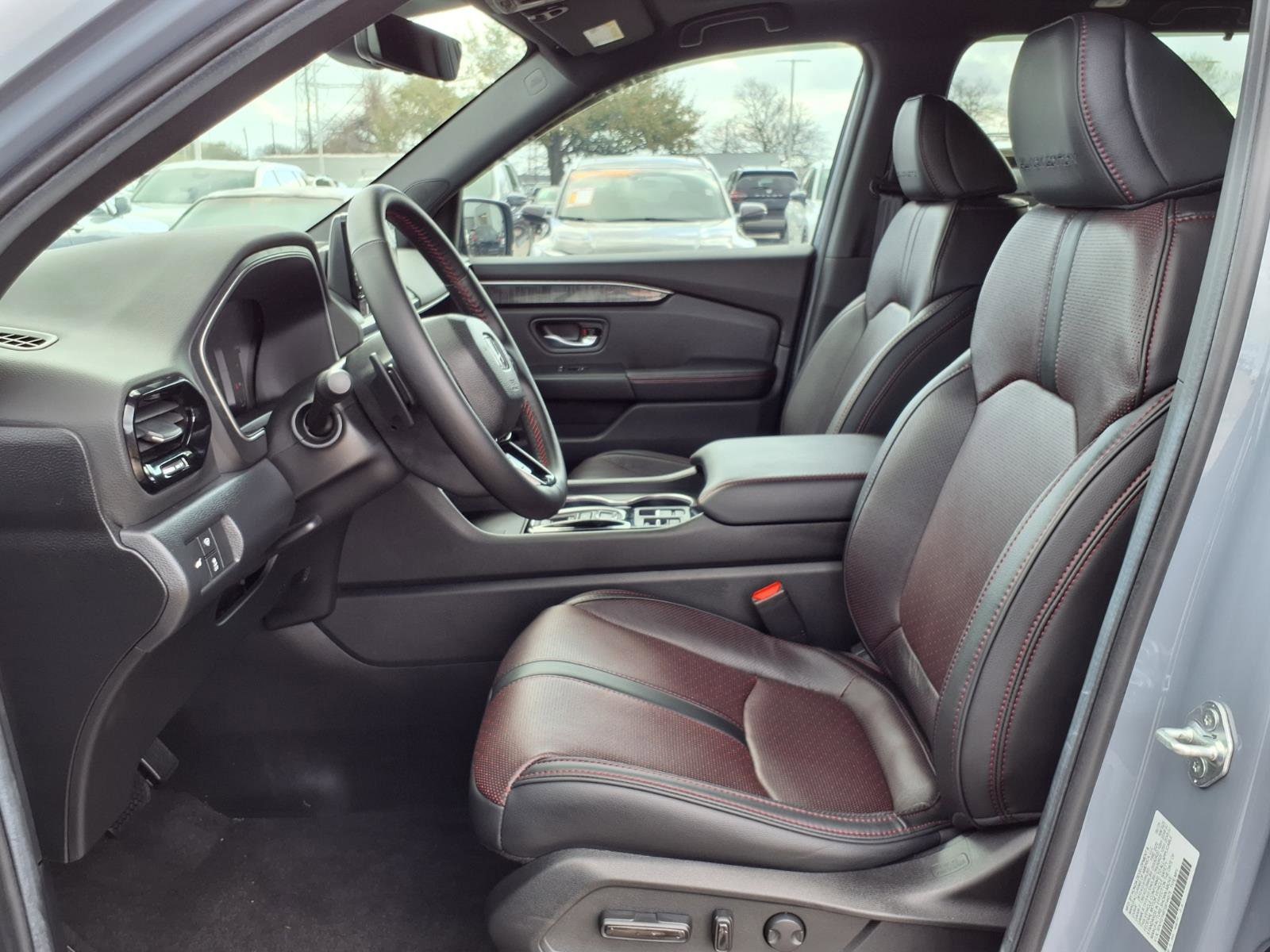 2025 Honda Pilot Black Edition - Photo 18