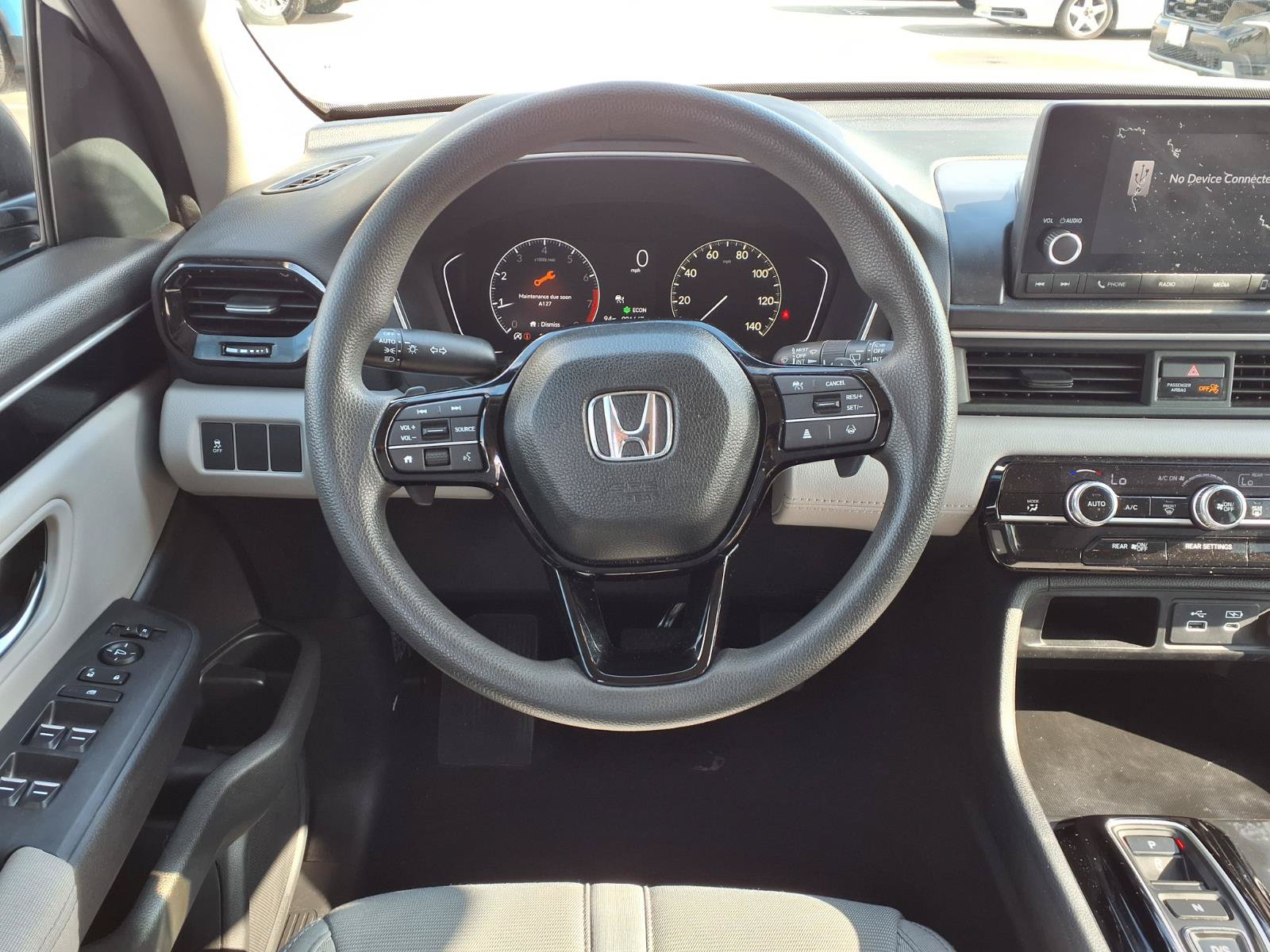 2023 Honda Pilot LX - Photo 12
