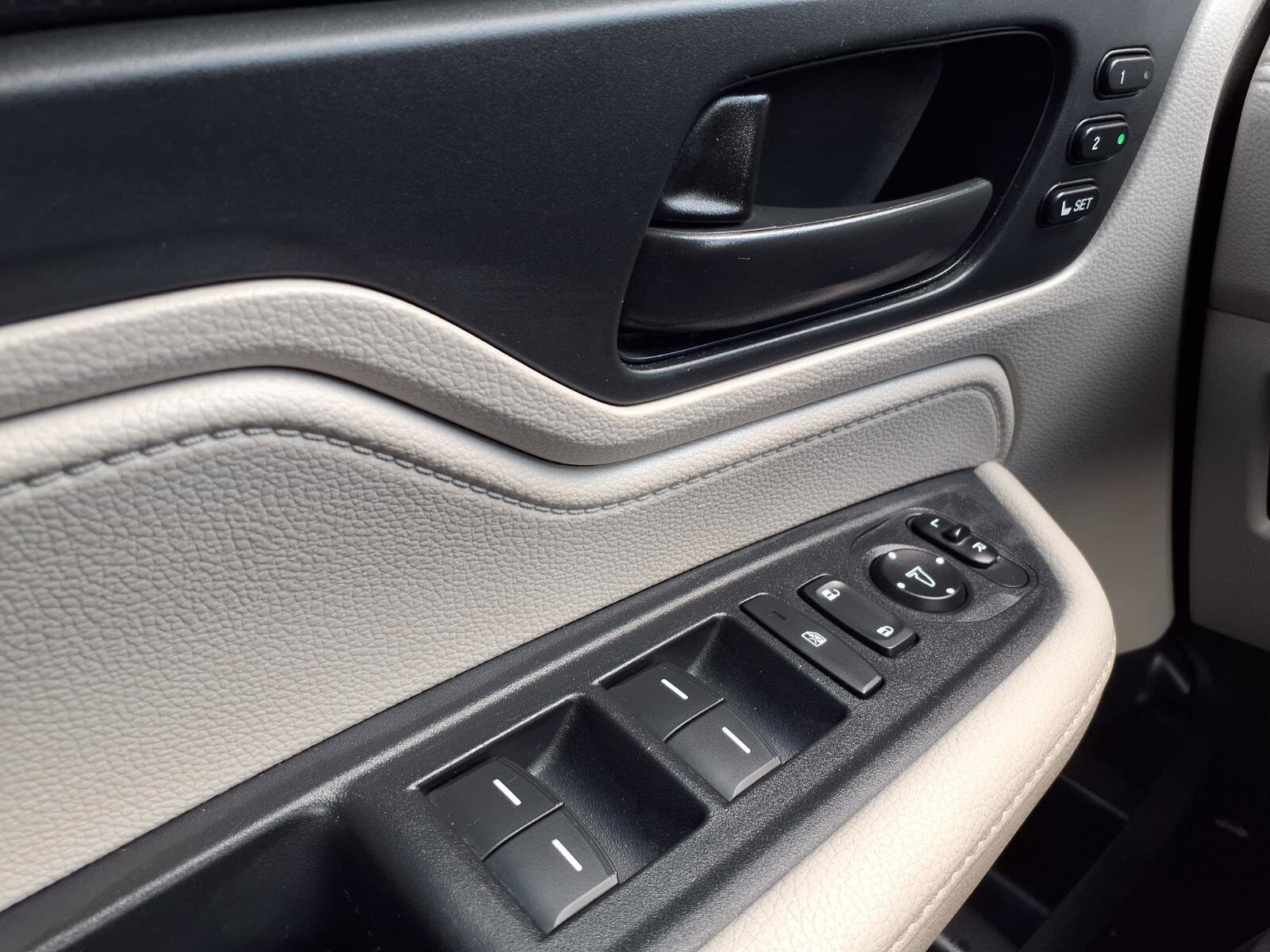 2025 Honda Odyssey EX-L - Photo 10