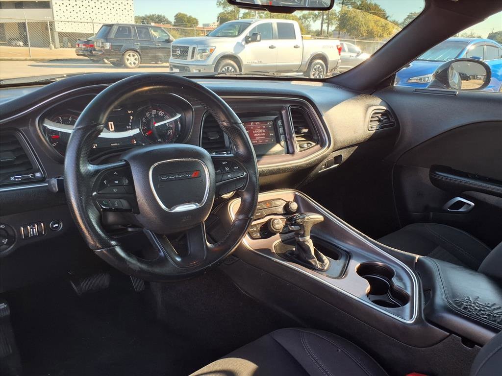 2017 Dodge Challenger SXT photo 3