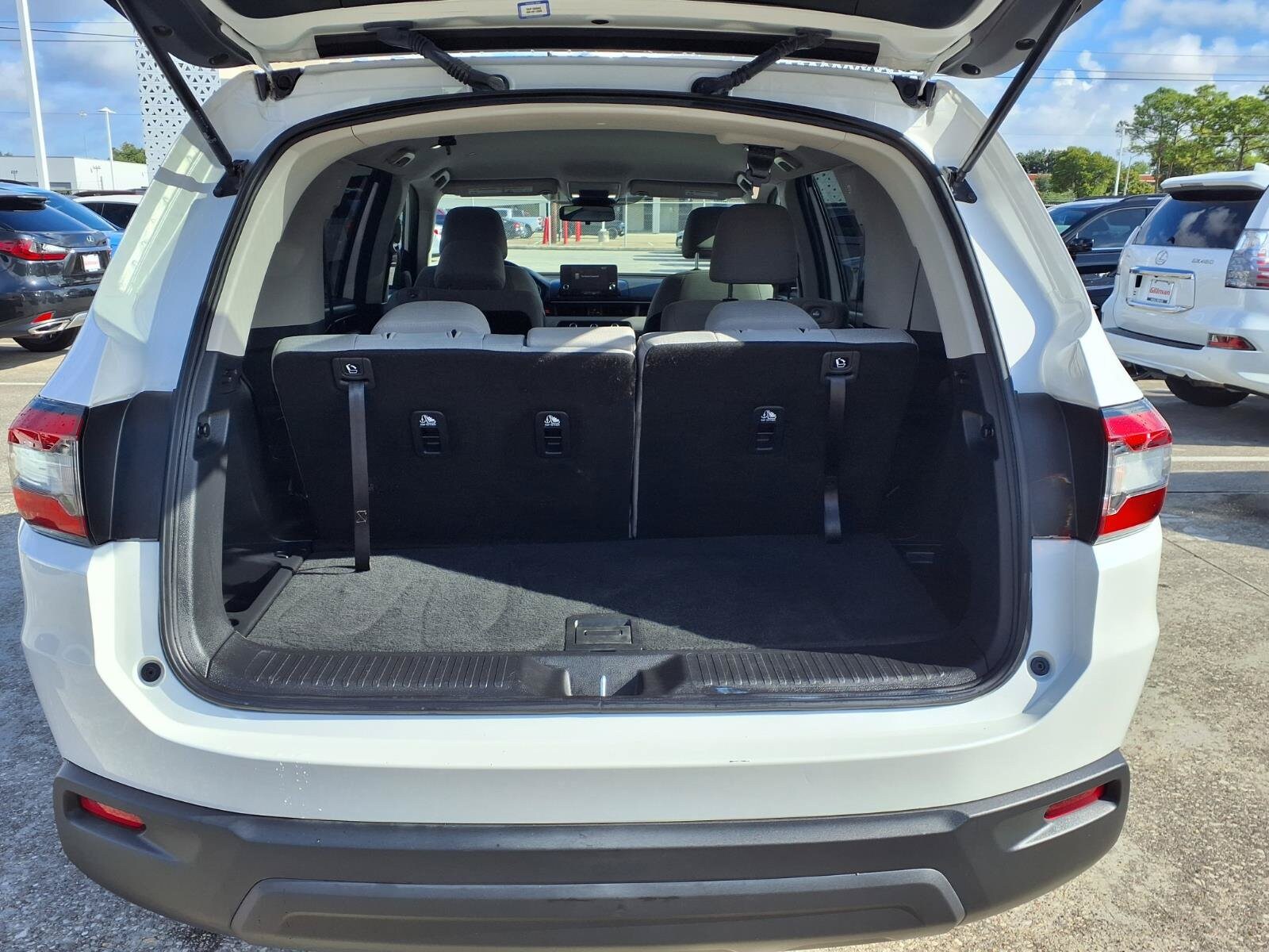 2023 Honda Pilot LX - Photo 19