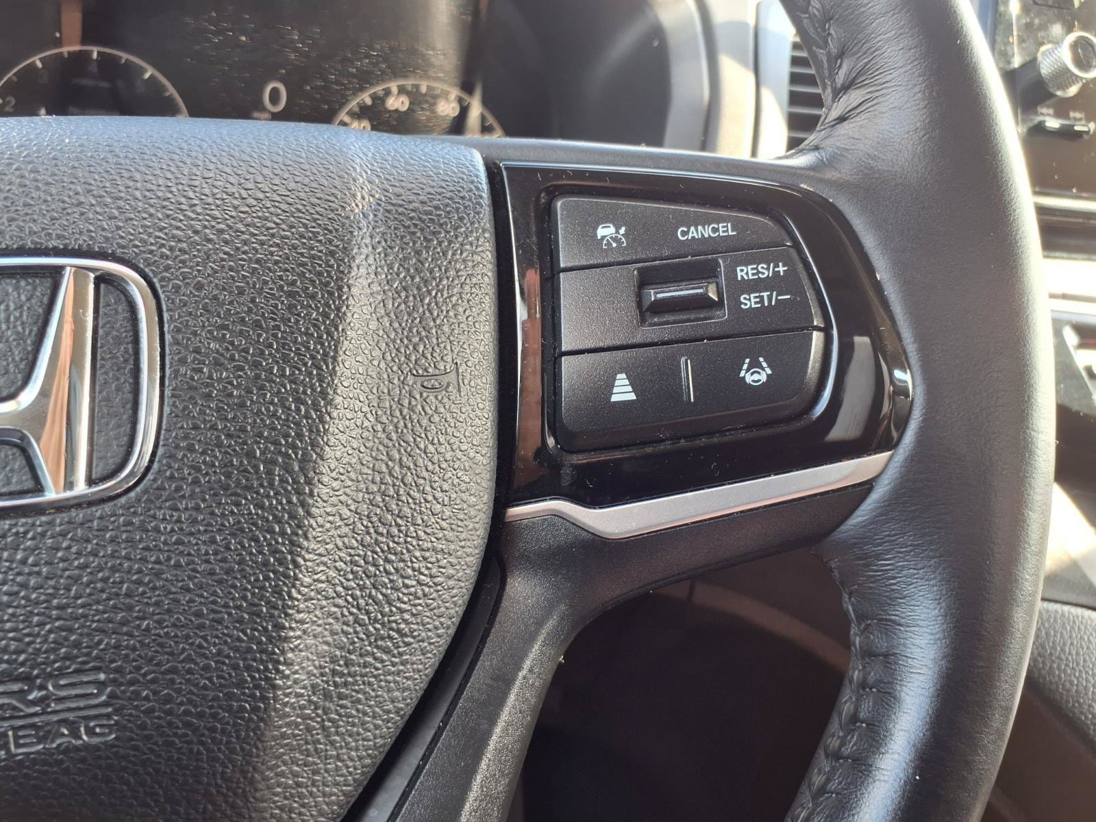 2025 Honda Odyssey EX-L - Photo 17