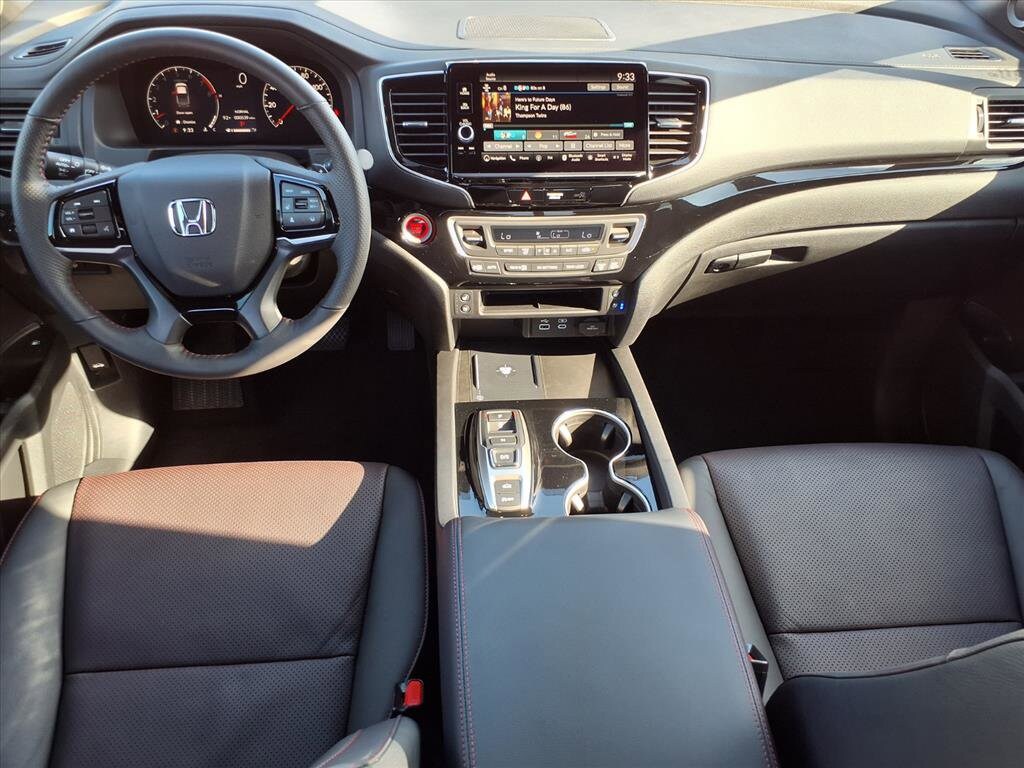 2025 Honda Ridgeline Black Edition photo 4