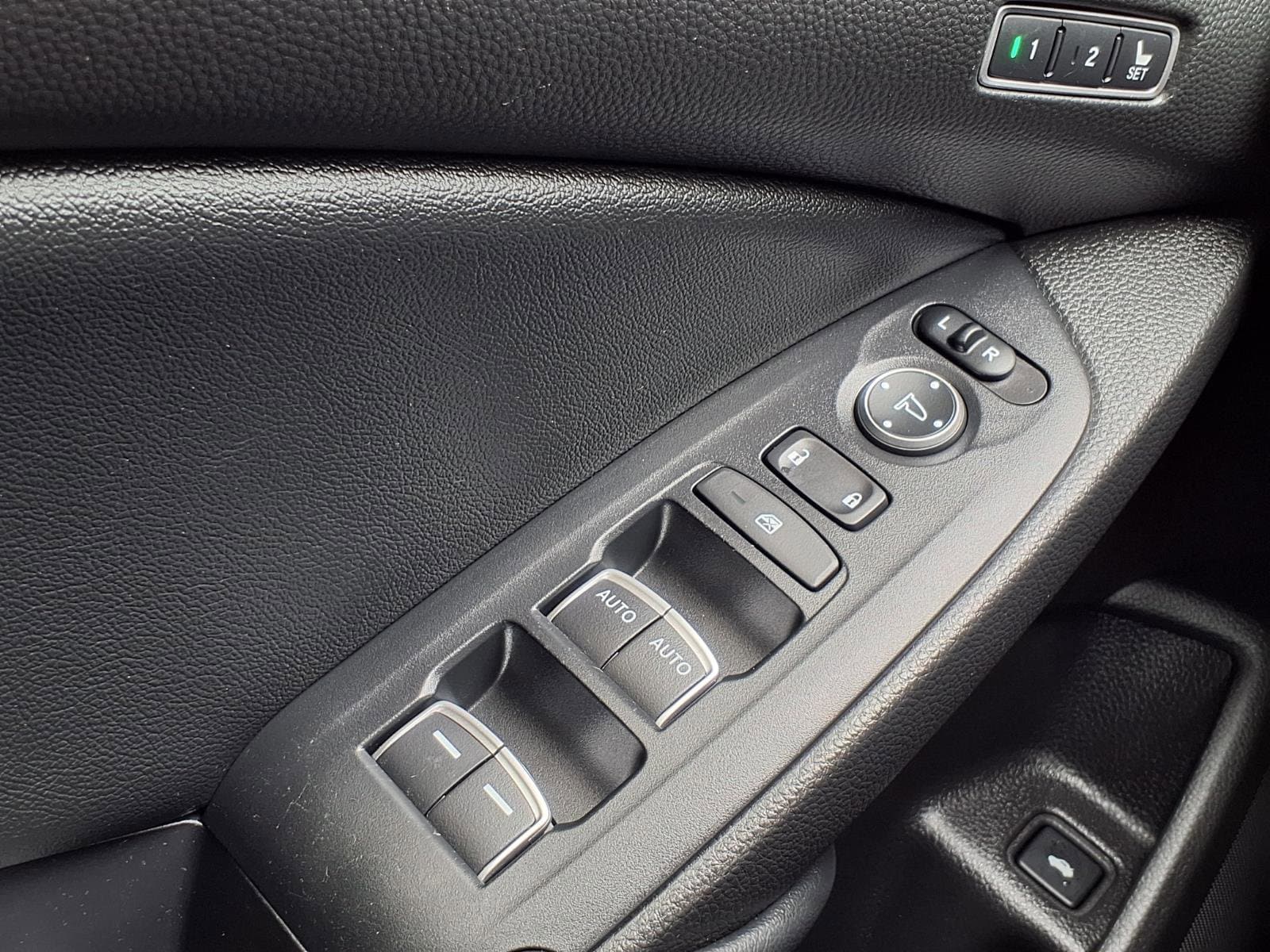 2022 Honda Accord EX-L - Photo 11