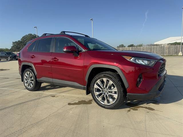 2021 Toyota RAV4 XLE Premium photo 3
