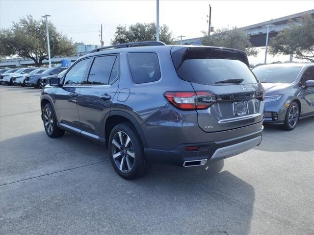2025 Honda Pilot Touring photo 2